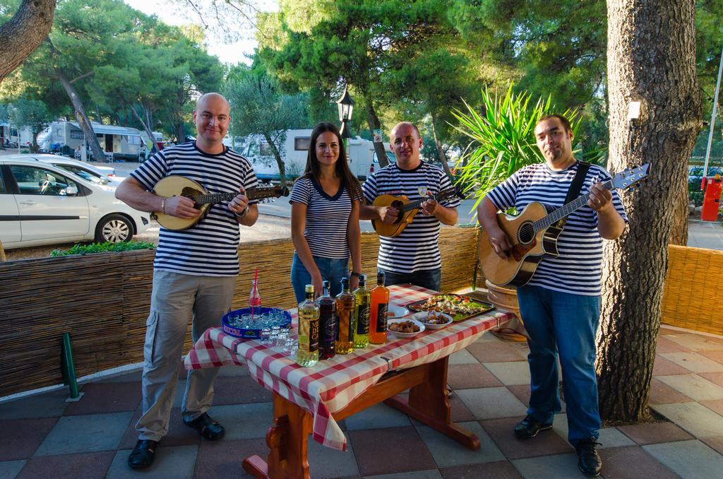 Kamp Rozac Otel Trogir Dış mekan fotoğraf